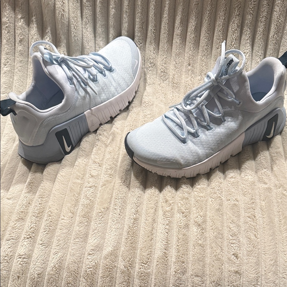 Nike Light Gray Athletic Shoes